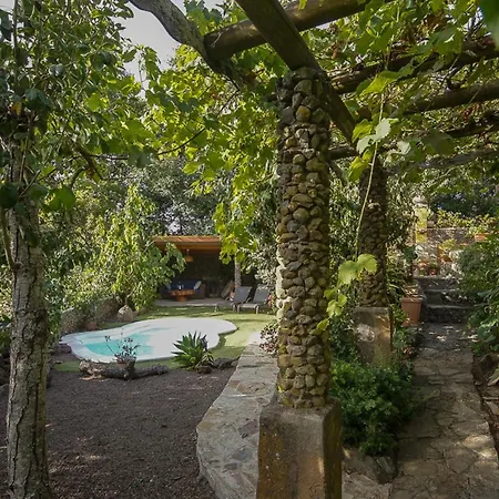 Nyaraló Matos Pool And Garden